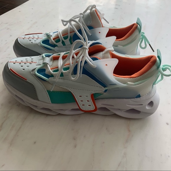 NWOT - BASSO Hidalgo Sneaker - size 9 (men’s) - Picture 4 of 11